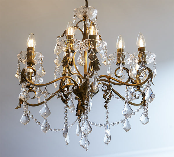 Get The Traditional Chandelier Look With LED Filament Candle Bulbs